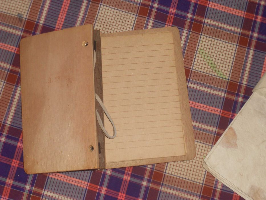 Pequeno bloco natural e envelopes papel organico reciclado artesanal