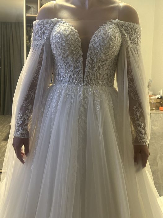 Нова весільна сукня