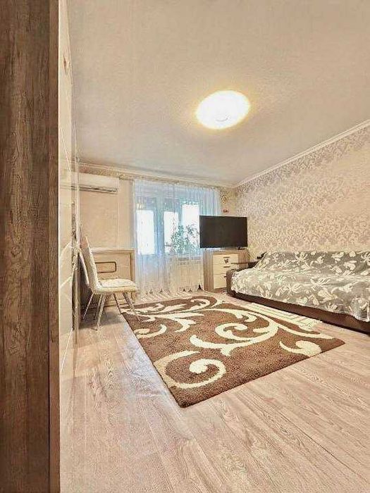 Крупногабаритная 1-комнатная квартира с ремонтом, Намыв, низкий этаж