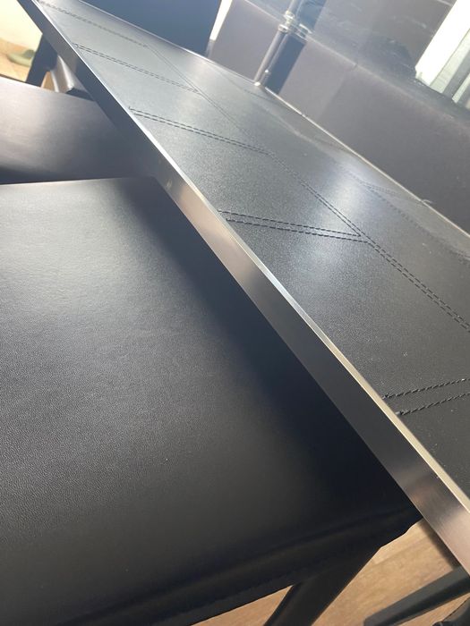 Mesa de sala com 4 cadeiras