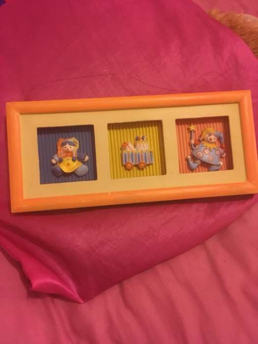 Quadro de madeira pintada para quarto de criança