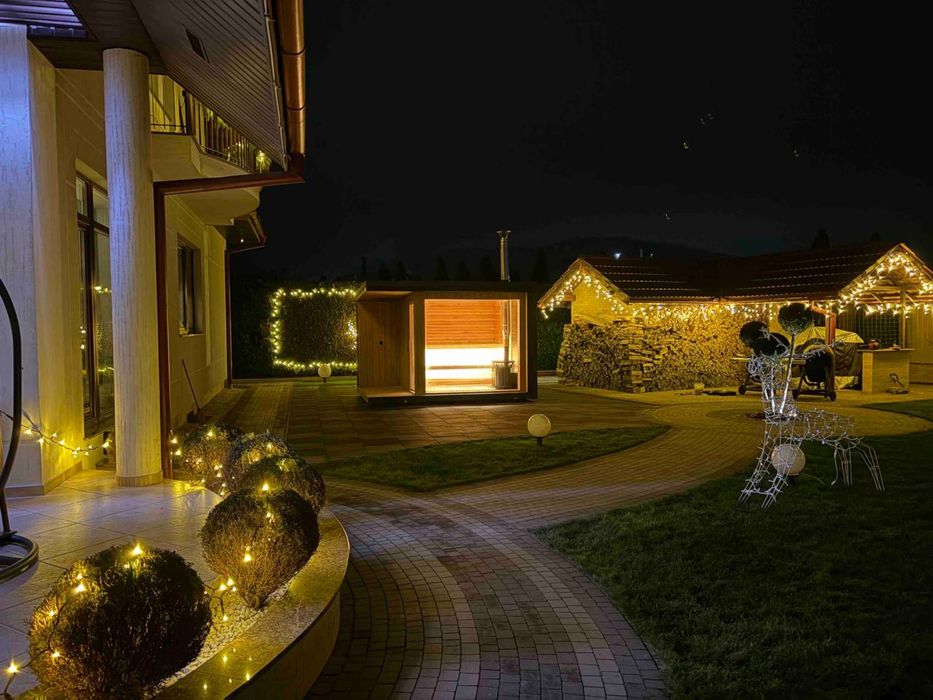 Модульна сауна з панорамним вікном та душом.