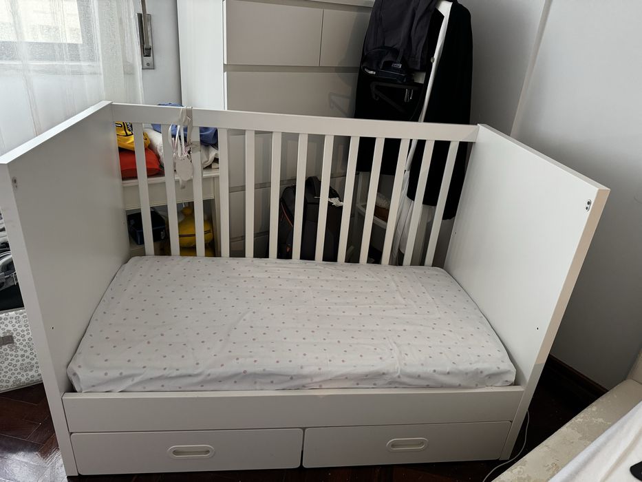 Berço 120x60 cm IKEA com colchão  lusocolchão em optimo estado. O colchao tem marcas de uso.  O berco é regulavel e tem os acessorios completos.