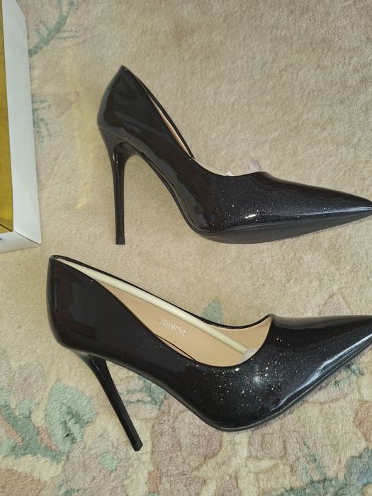 Buty na szpilce rozm 39 Tulipano