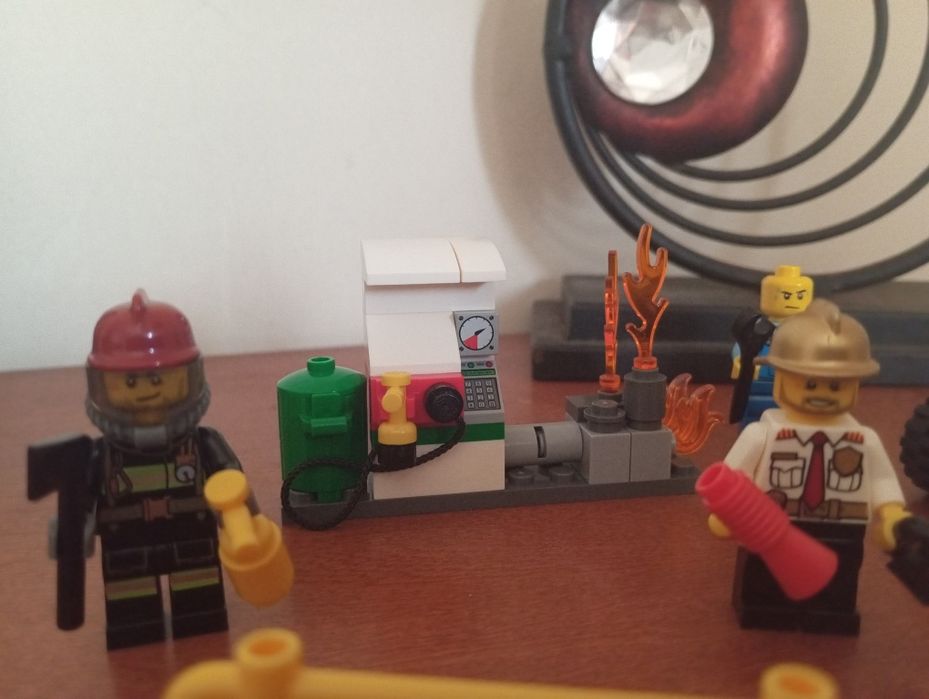 LEGO® City -  ( 60088 ) Conjunto iniciante combate a fogos e incêndios