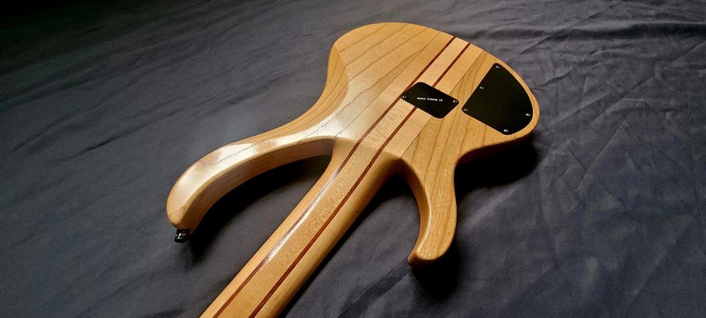 Gitara basowa Ibanez BTB675, 5 strun NTB