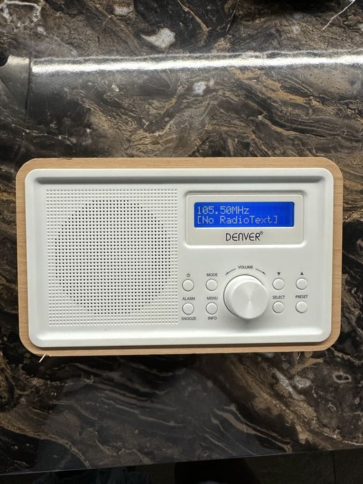 Продам радіо приймач Denver