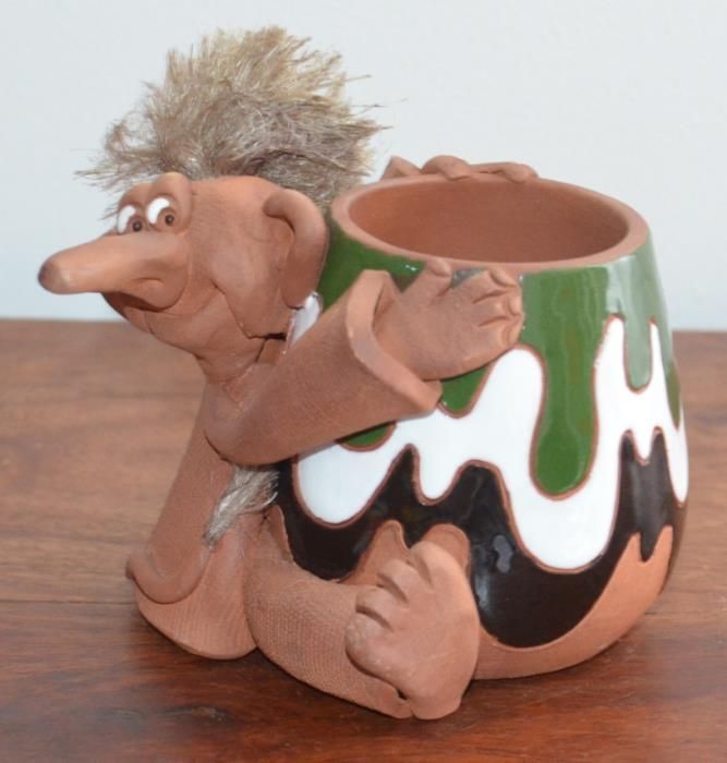 **Porta-canetas/Porta-lápis em cerâmica – Origem: Lituânia