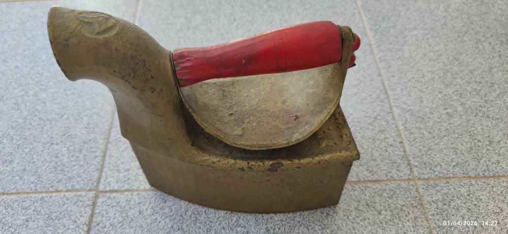 Ferros de engomar (a carvão)