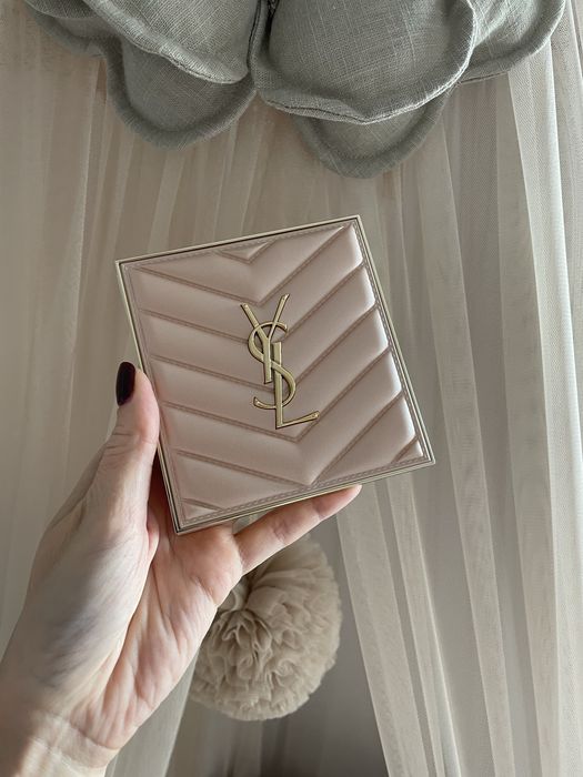 Ysl paleta róż rozświetlacz