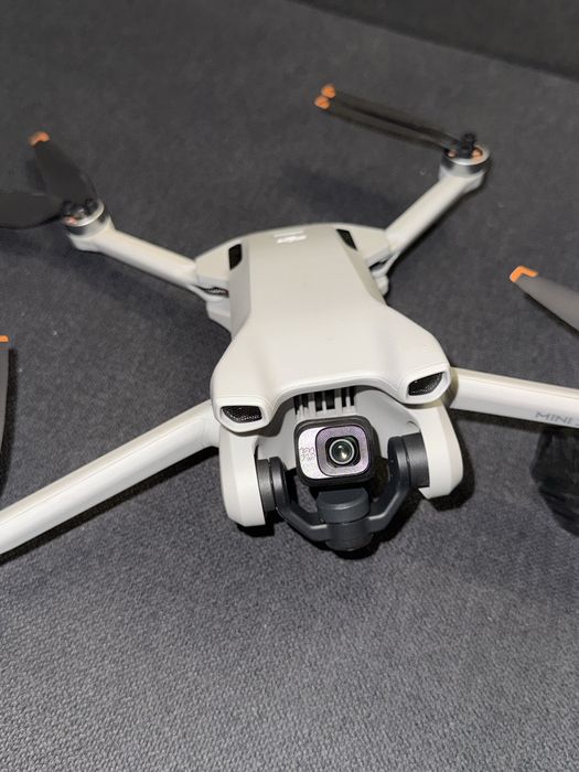 DJI Mini 3 Fly More Combo + opcjonalnie 2 karty microSD