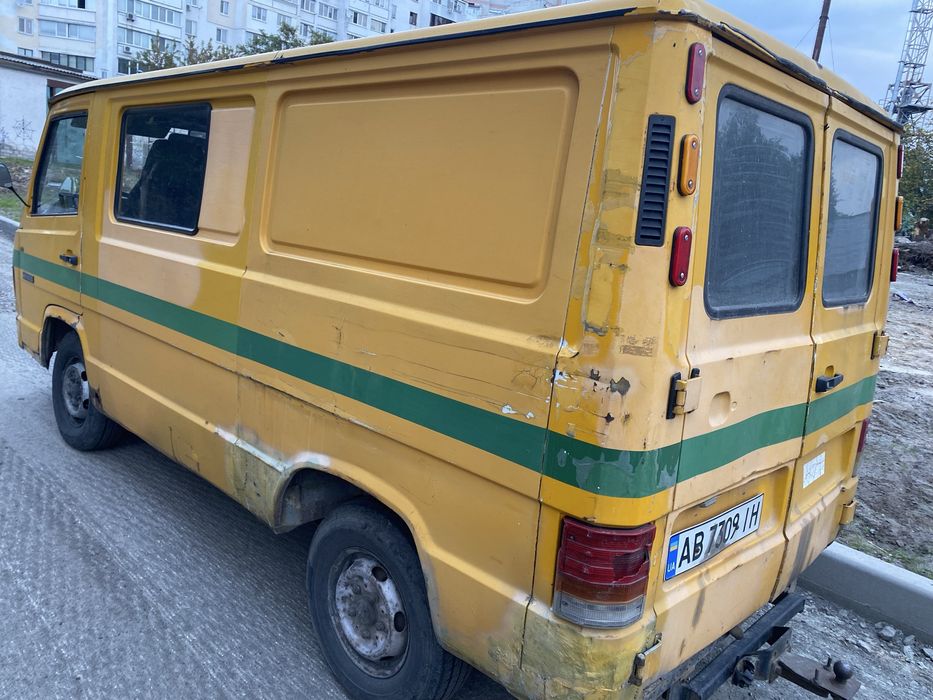 Продам Мерседес МВ100