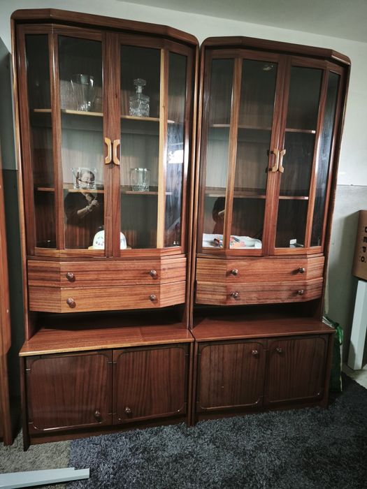 Cristaleiras em madeira ( 120 euros as 2 )