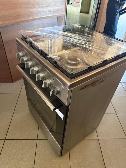 Продам газову плиту б.в