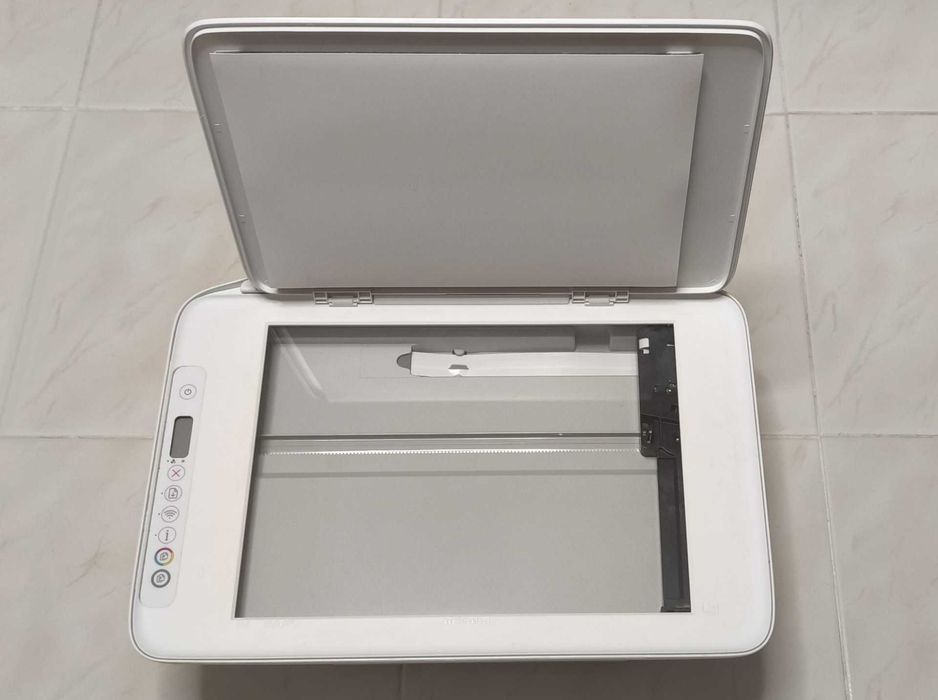 Impressora HP Multifunções Sem Fios - HP DESKJET 2710e + Oferta de Tinteiro Tricolor Novo