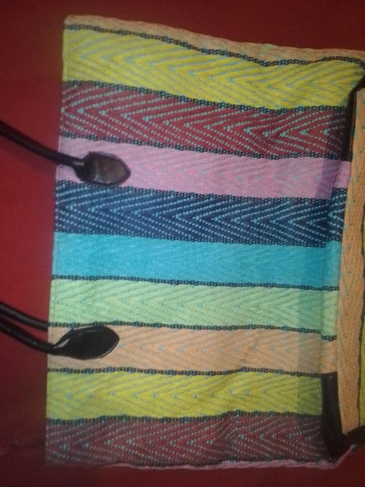 Яскрава велика плетена сумка-шопер, торба