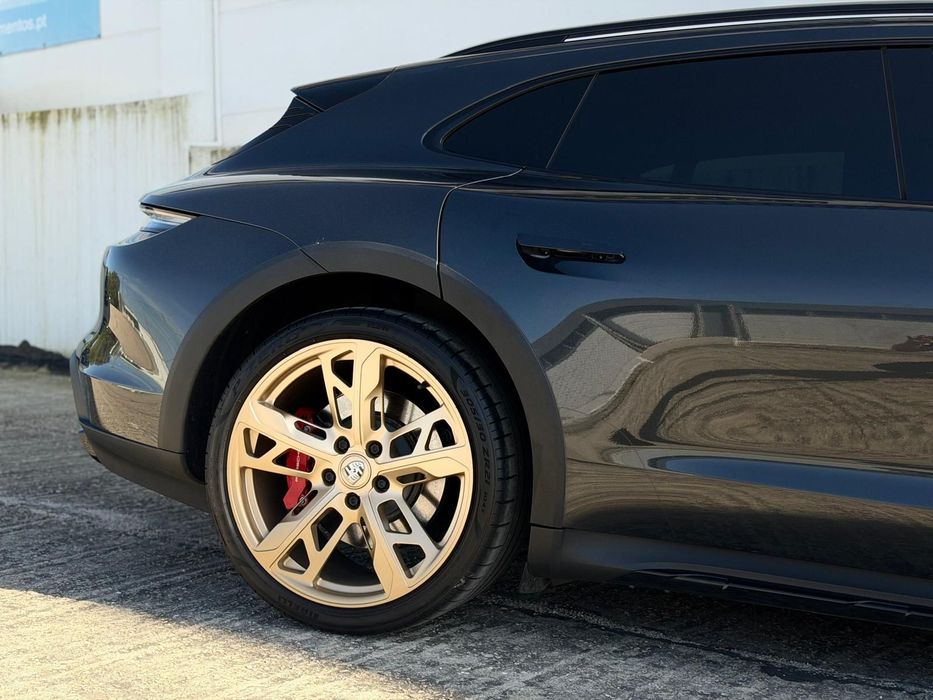 Porsche Taycan Cross Turismo 4S