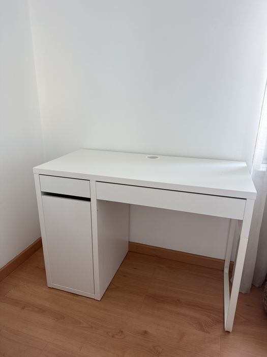 Secretária e cadeira ikea