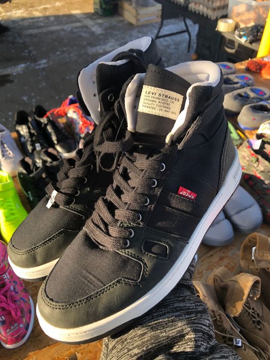 buty sportowe Levi’s rozmiar 42