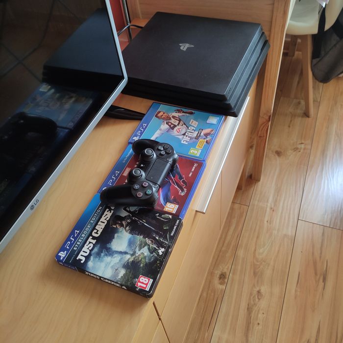 PS4 1TB impecável + comando+ jogos