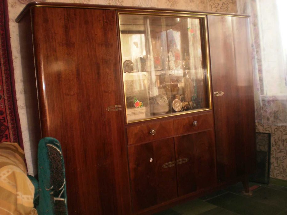 хельга и тумбочка из натурального дерева Германия