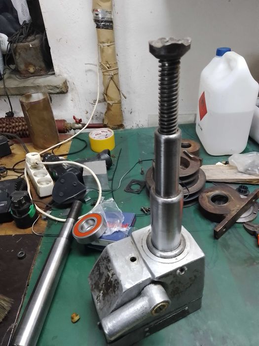 Podnośnik hydrauliczny