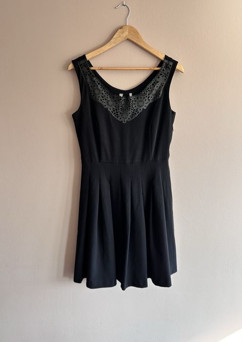 Czarna rozkloszowana sukienka damska r. XL