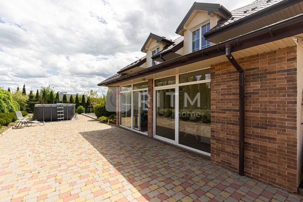 Продаж будинок з ремонтом 320м2 в с. Сокільники, вул. Довбуша.