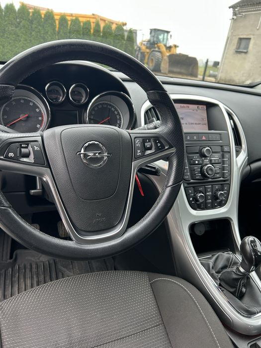 Opel Astra J Turbo 2010r.
