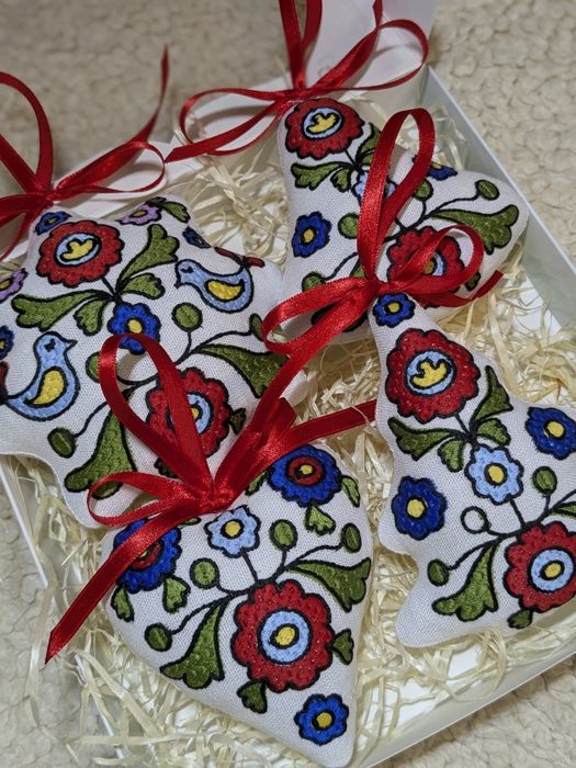 Вишиті прикраси на ялинку