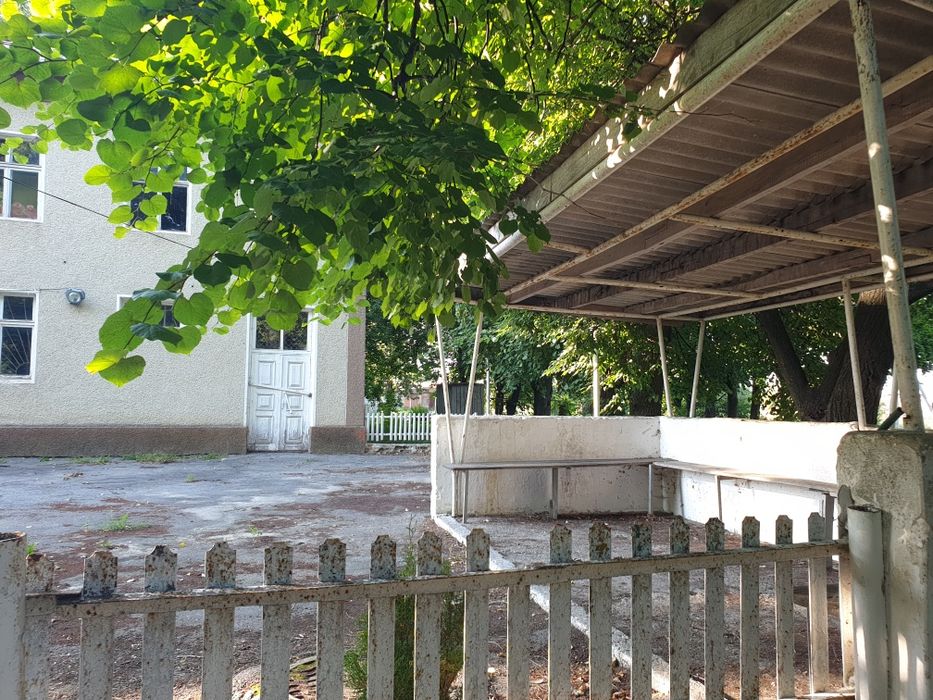 Двоповерхова будівля