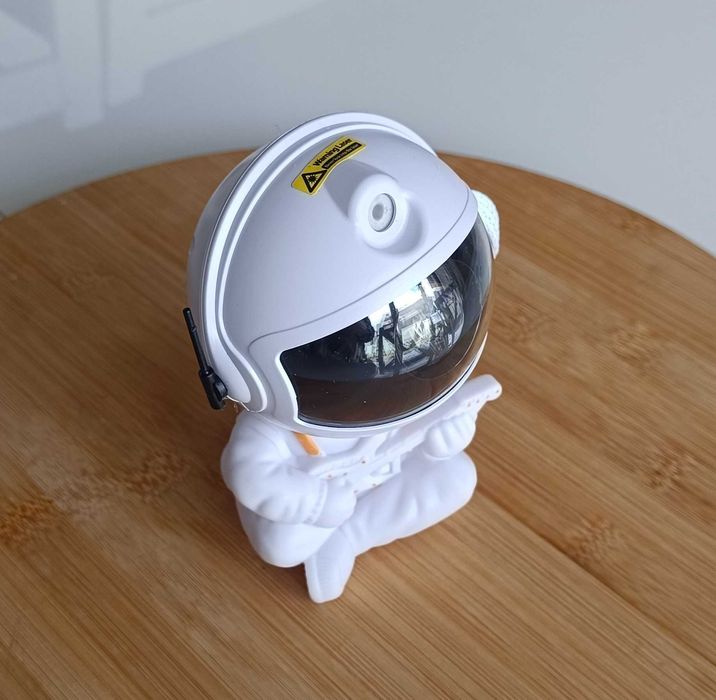 Projektor Gwiazd Astronauta - Wyjątkowa Lampka LED dla każdego!