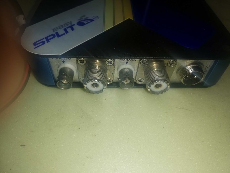Aktywny spliter antenowy AIS I VHF, jacht