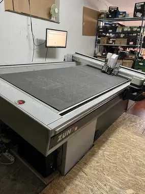 Profesjonalny ploter tnący Zünd na sprzedaż, rok produkcji 2016