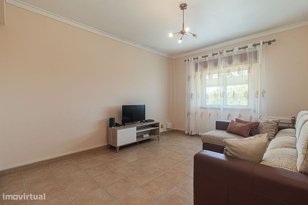 Apartamento T2 em Amora - Cruz de Pau