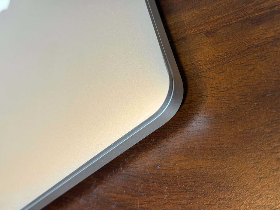 MacBook Pro 13” Retina Early 2015 · i5 · 8GB · Caixa Original