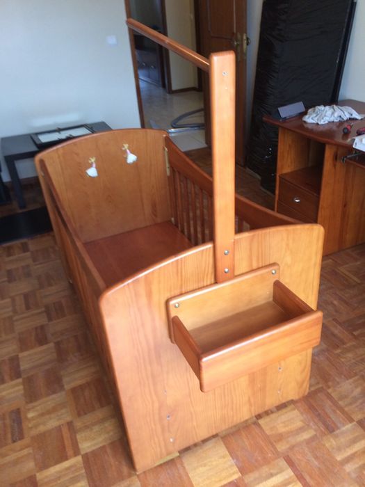 Cama  para bébé em madeira