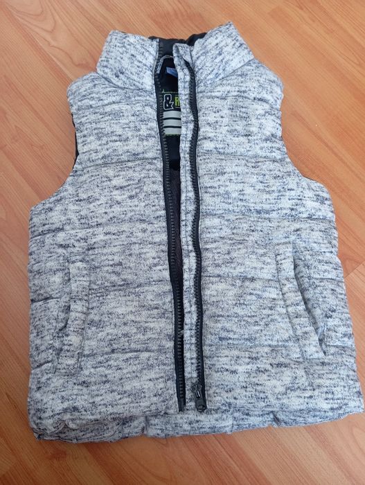 Продам жилетку, шапка в подарунок