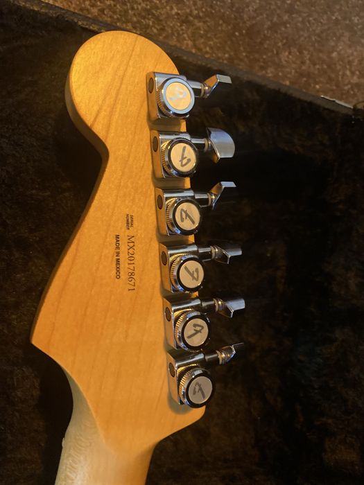 Guitarra eléctrica Fender Stratocaster série Black Edition, 7vias