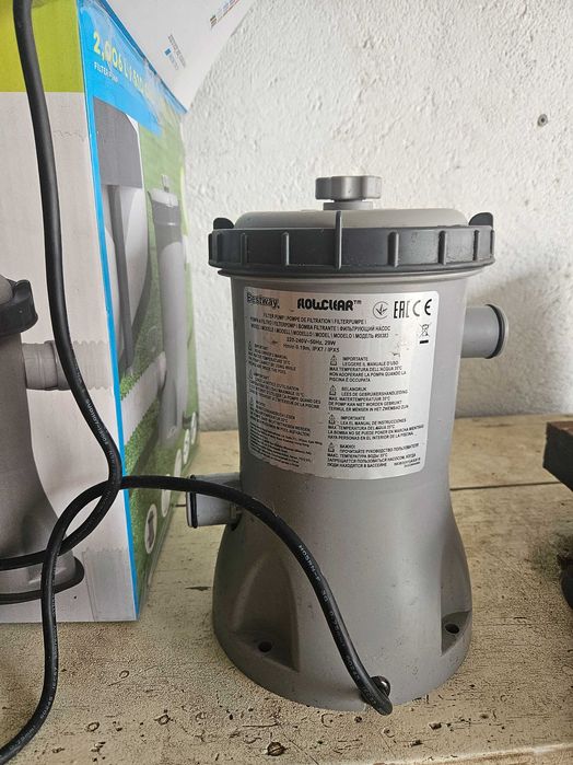 Bomba de água de piscina Bestway praticamente nova