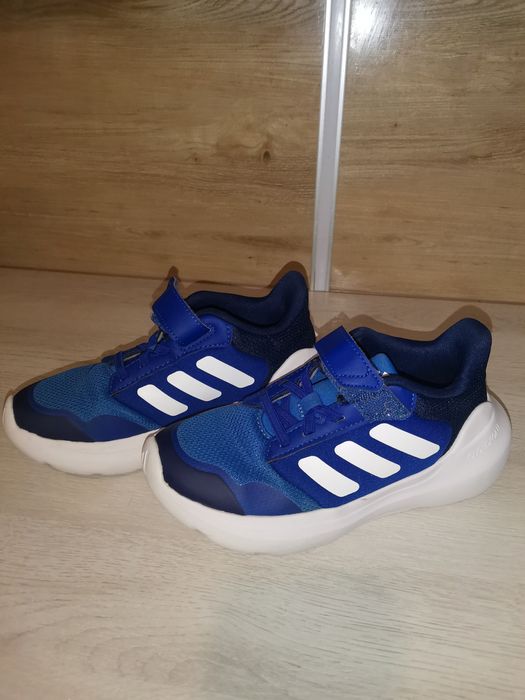 Sprzedam buty dziecięce adidas.