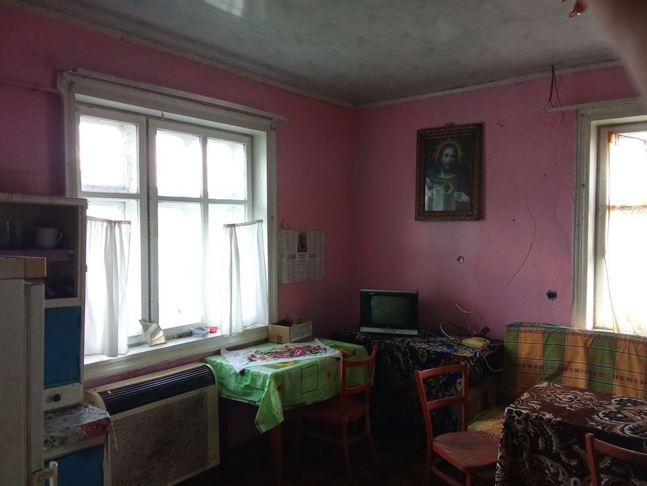 Будинок в центрі села Торговиця.