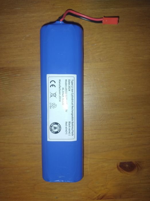 akumulator litowo-jonow (Li-ion) marki JEEW, model RC600.