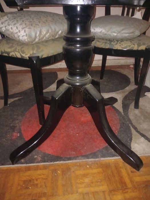 Mesa de sala com 4 cadeiras