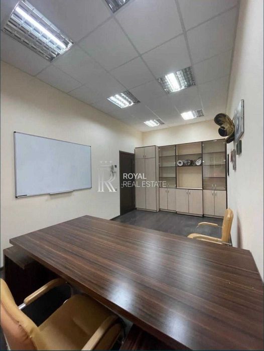 Продаж Офіс 2к. 50м2 вул. Богдана Хмельницького Метро Мебльований