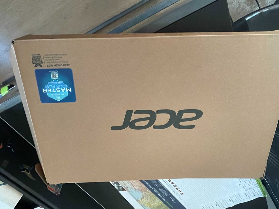 Acer Aspire 3  laptop , jak nowy , oryginalny karton