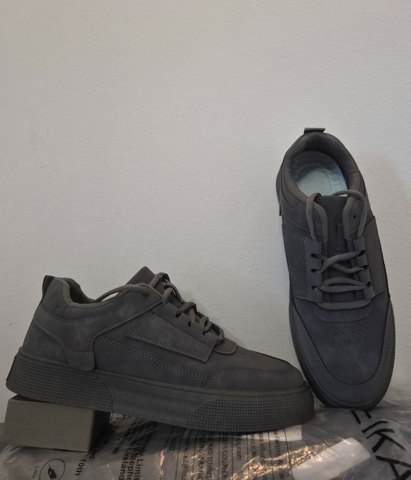 Szare sneakersy męskie (nowe, 42)