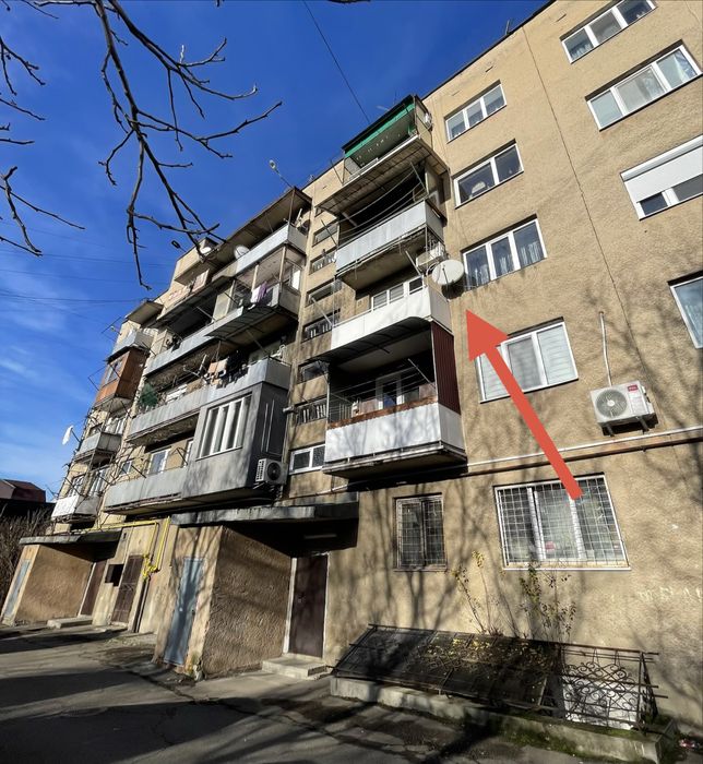 4-кімнатна квартира в центрі міста Виноградів. Третій поверх. 82 кв.м