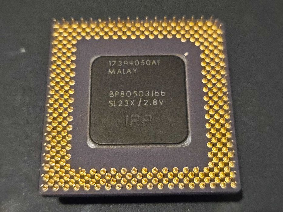 Procesor Intel Pentium w MMX tech SL23X radiator