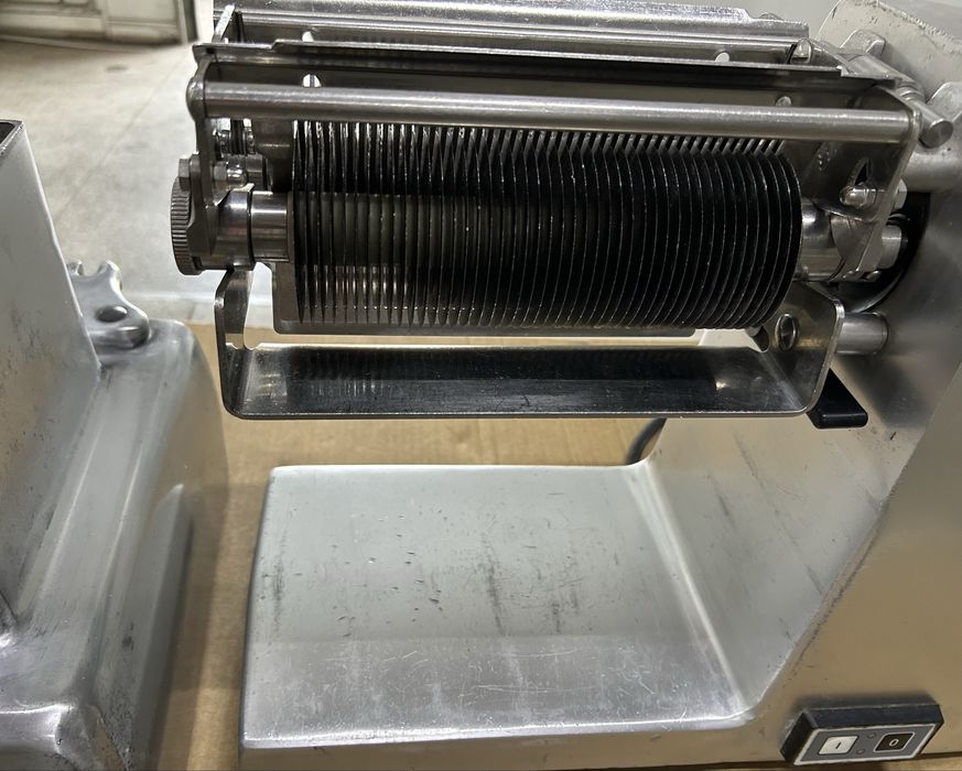 Стейкер , машина  для нарізання на полоски, ломтиками.